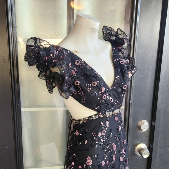 Mac Duggal 68043 - Sequin-Detailed Ruffle Evening dress - Picture 4 of 11